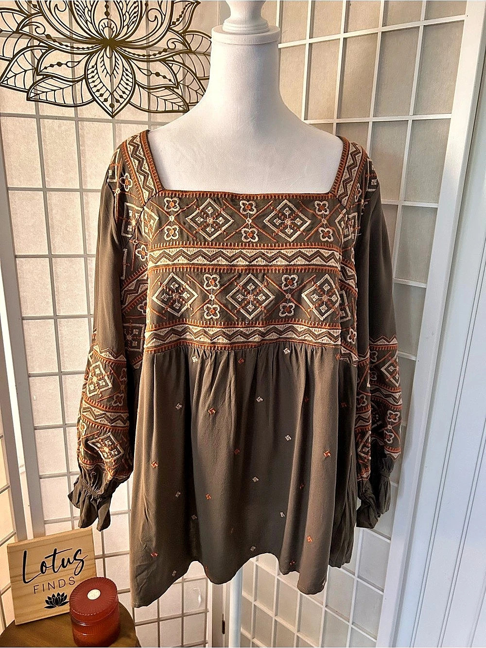 Savannah Jane Geometric Embroidered Tunic in Brown Size 1X Like New
